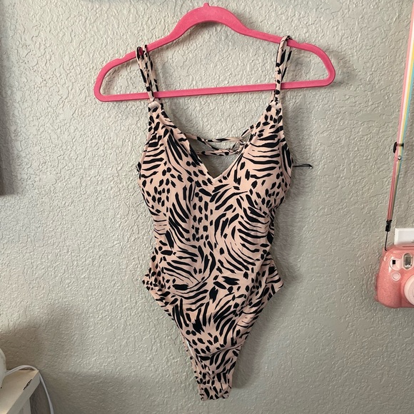 NEW Shade and Shore Wild Thing Tie Back Monokini Swimsuit One Piece M - Picture 3 of 12